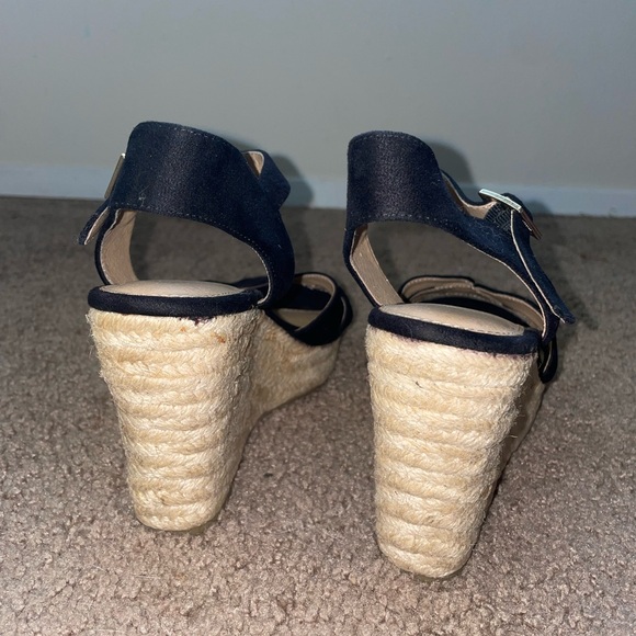 Open Toe Black Sandal 4” Wedge Heels 7.5 - Picture 4 of 6